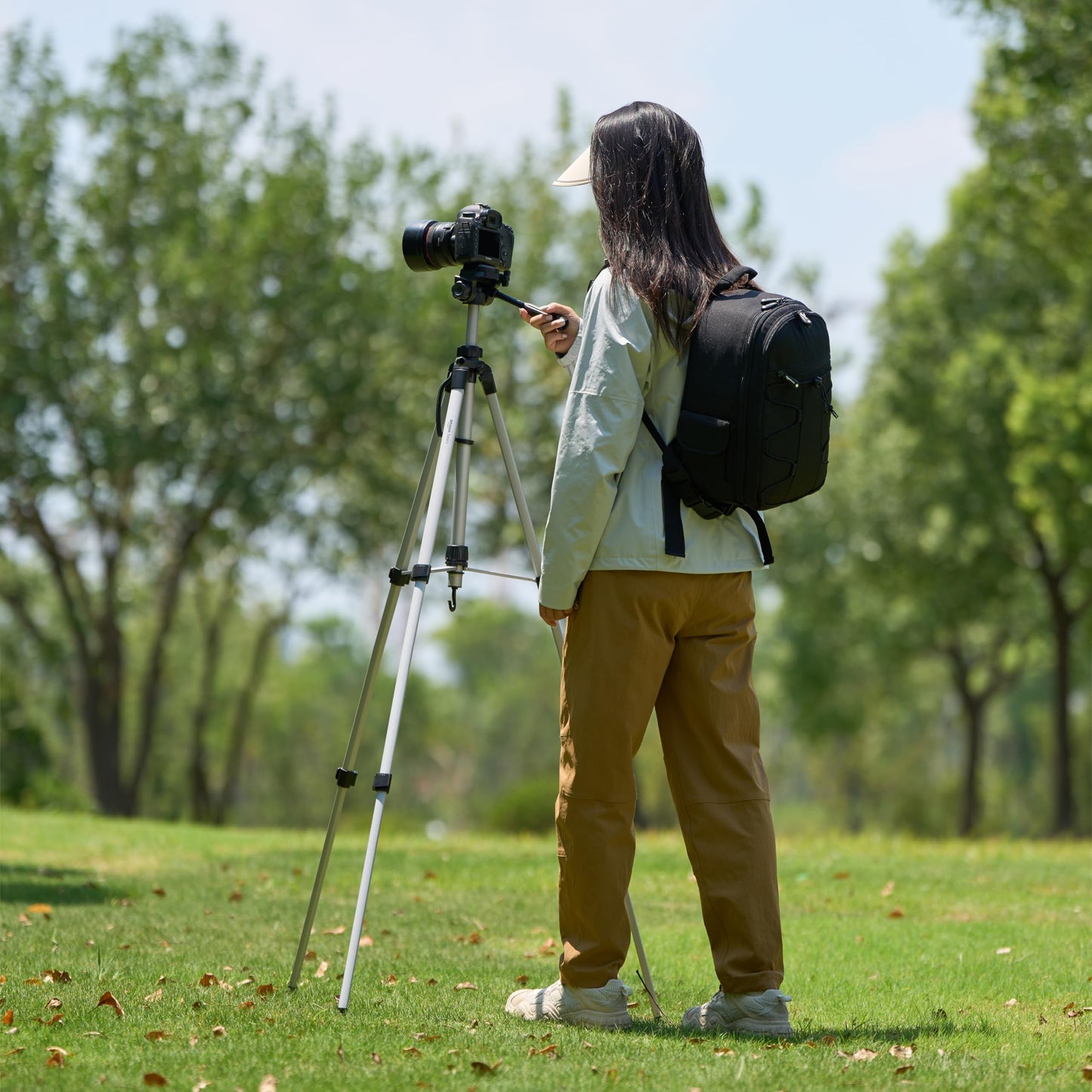 Amazon Basics 152.4-cm Lightweight Tripod With Bag, Black