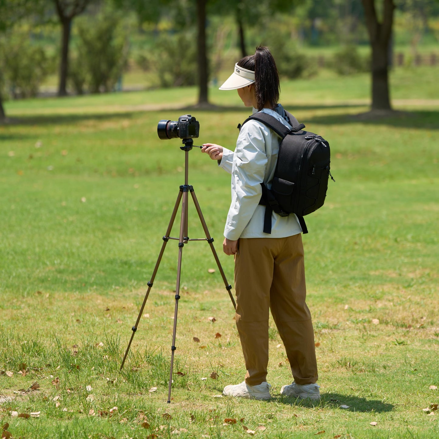 Amazon Basics 127-cm Lightweight Camera Mount Tripod Stand With Bag